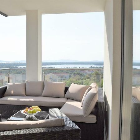 Villa M - Your Business & Holiday Apartment In Šibenik Buitenkant foto