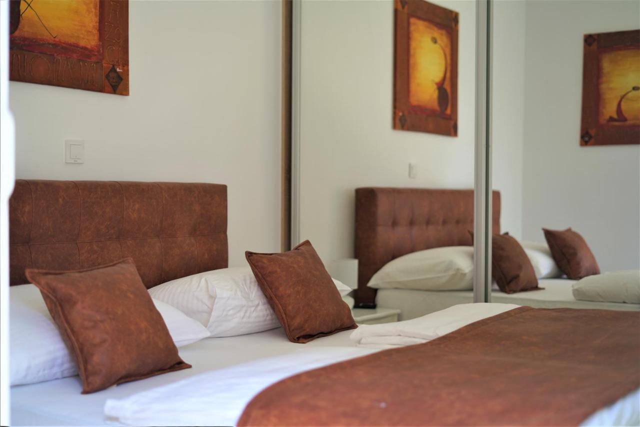 Villa M - Your Business & Holiday Apartment In Šibenik Buitenkant foto