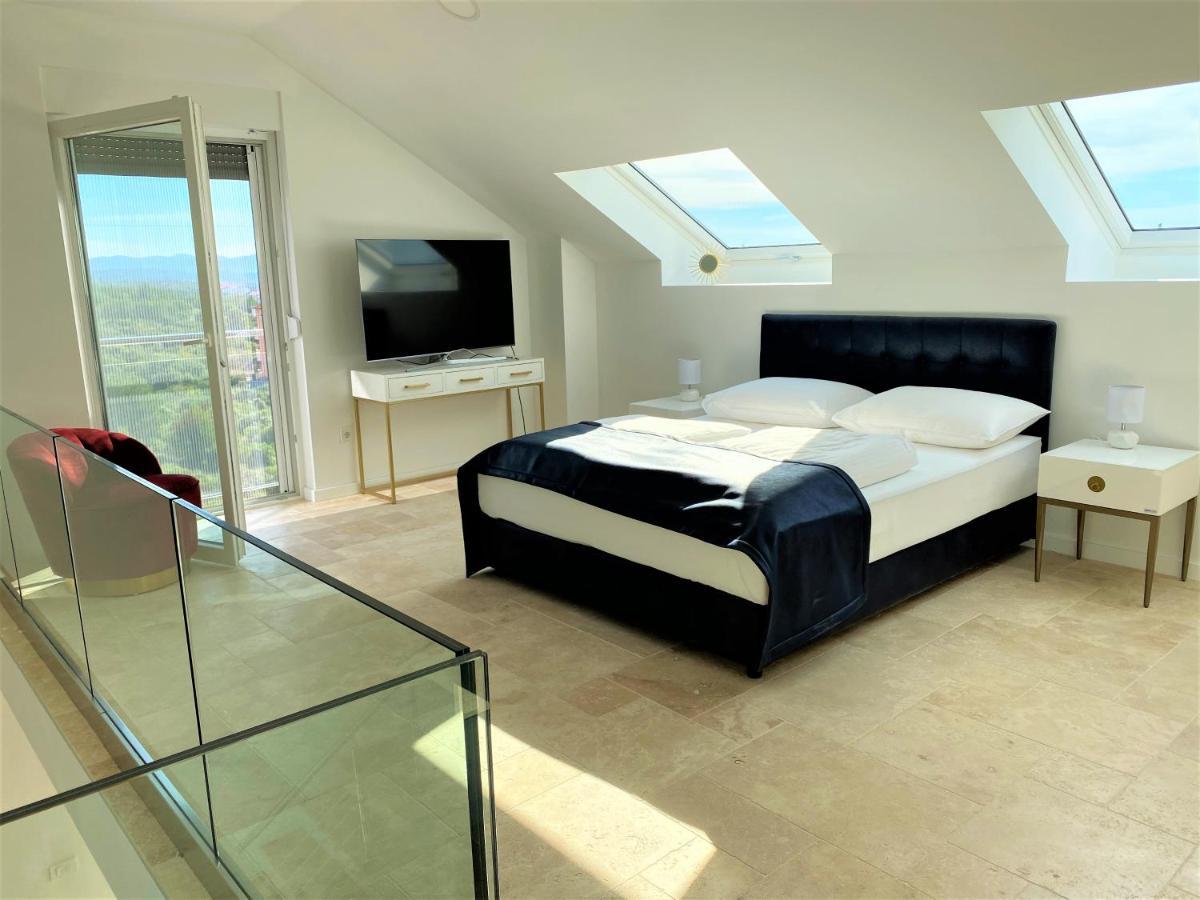 Villa M - Your Business & Holiday Apartment In Šibenik Buitenkant foto