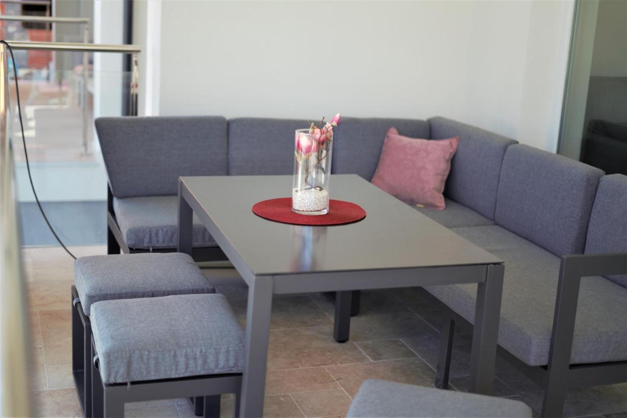 Villa M - Your Business & Holiday Apartment In Šibenik Buitenkant foto