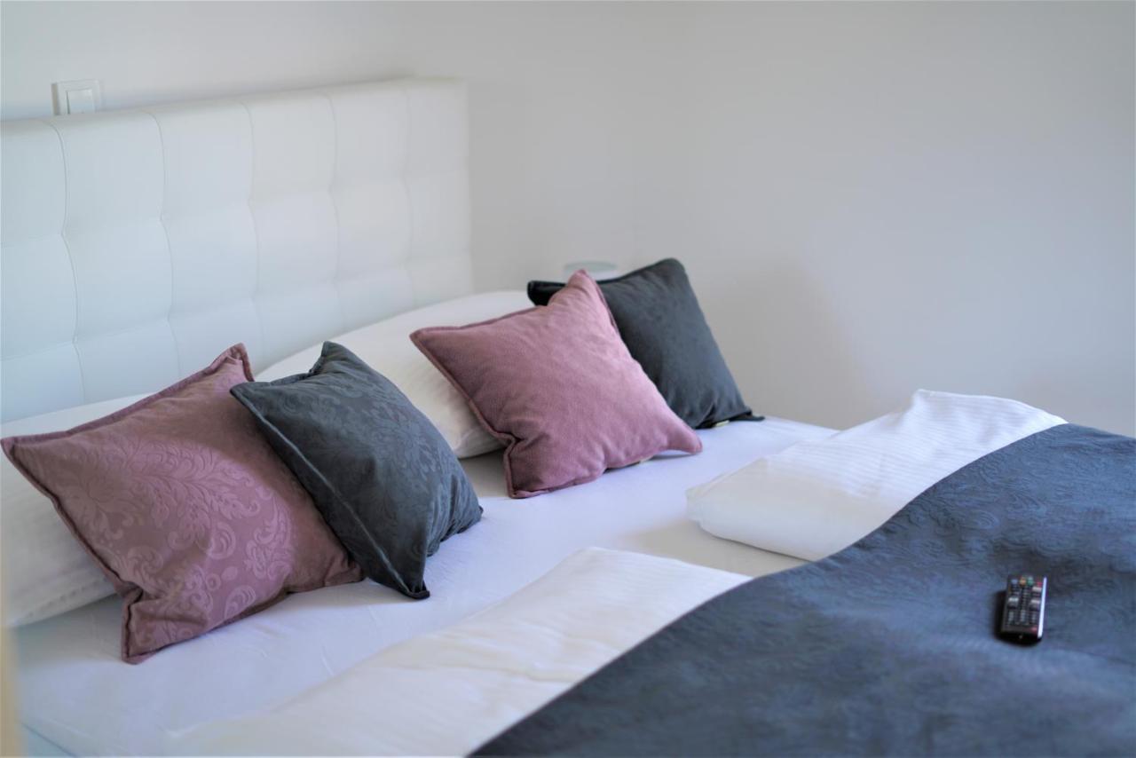 Villa M - Your Business & Holiday Apartment In Šibenik Buitenkant foto