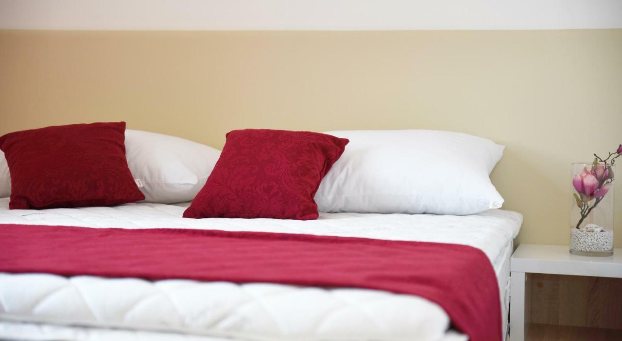 Villa M - Your Business & Holiday Apartment In Šibenik Buitenkant foto