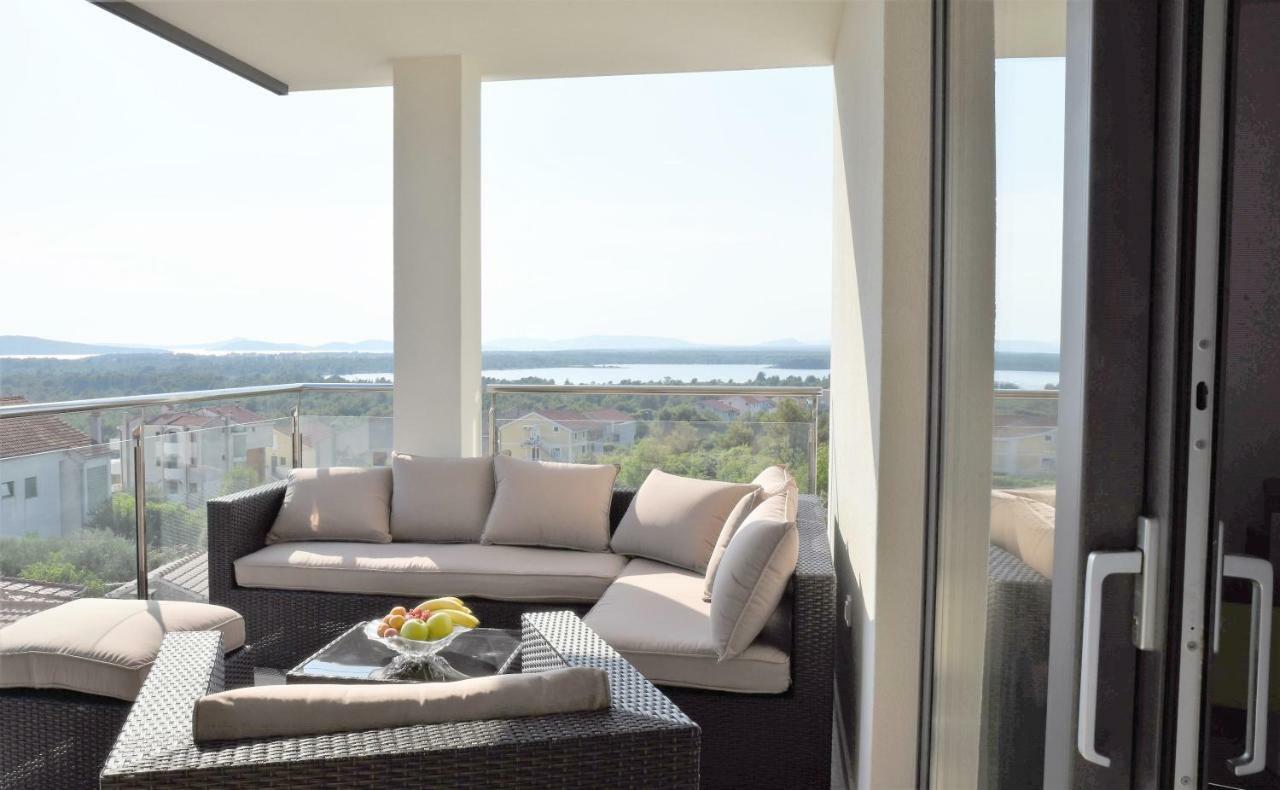 Villa M - Your Business & Holiday Apartment In Šibenik Buitenkant foto